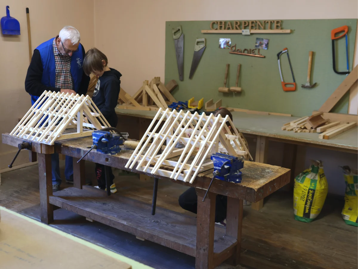Outil en main charpentier
